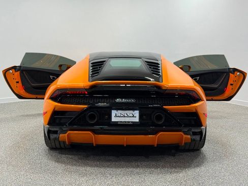 Used 2021 Lamborghini Huracan EVO image 31