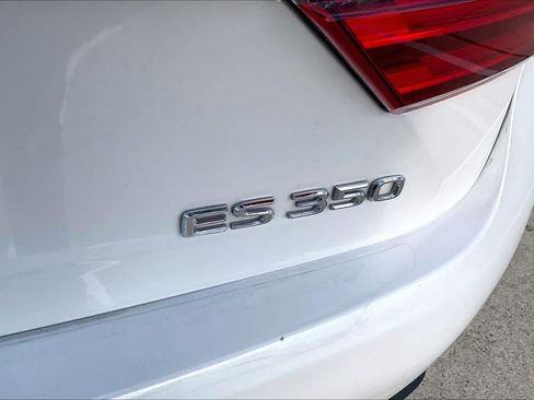 Used 2016 Lexus ES 350 w/ Premium Package w/Wood Trim FWD image 10