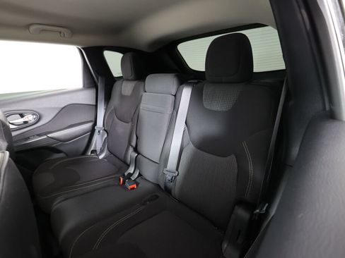 Used 2016 Jeep Cherokee Latitude AWD/4WD image 15