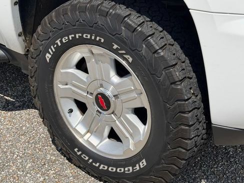 Used 2011 Chevrolet Avalanche LT w/ Luxury Package AWD/4WD image 9