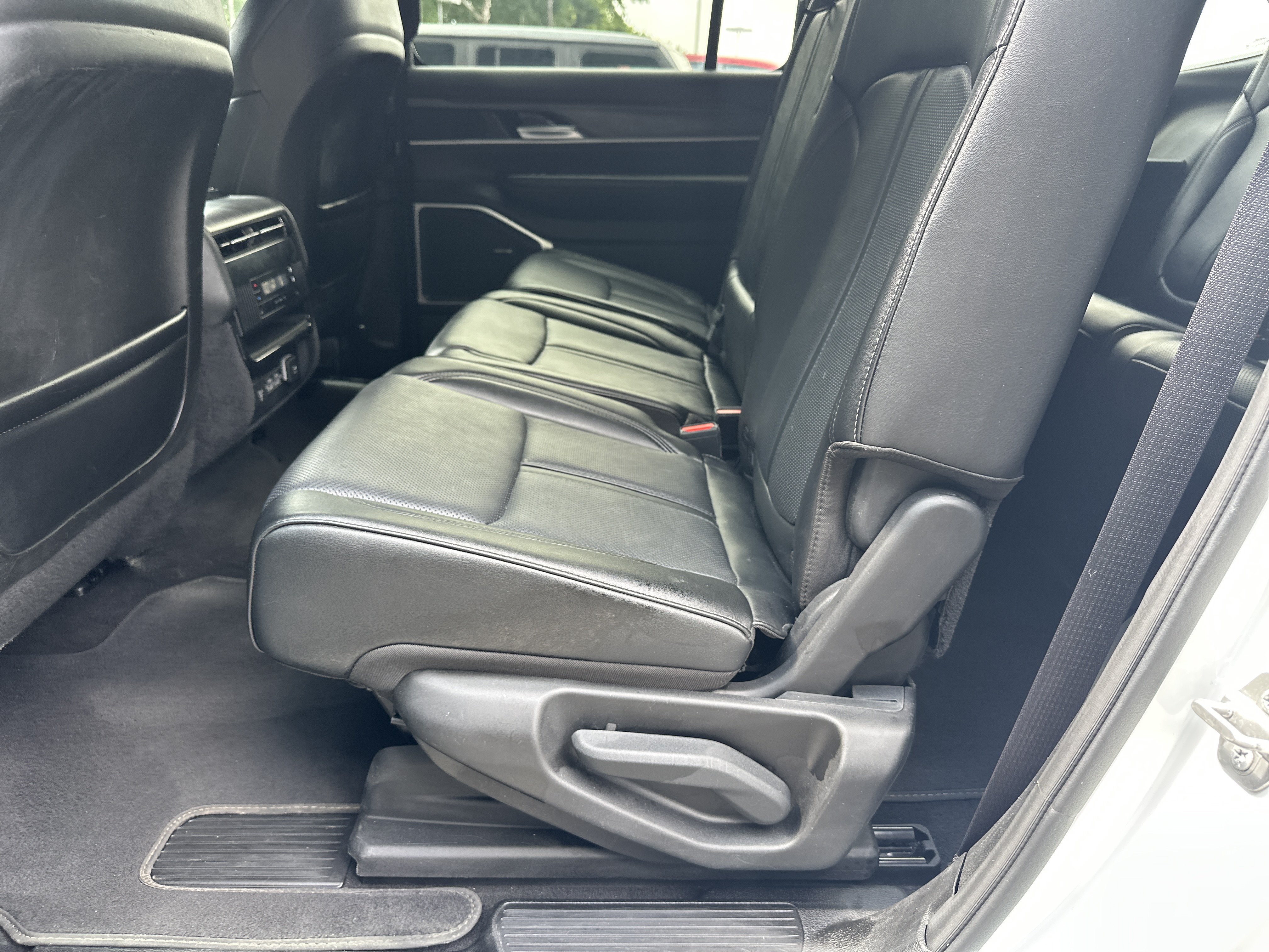 Used 2024 Jeep Wagoneer Series II w/ Flexible Seating Group RWD image 24