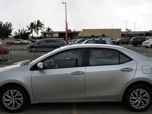 Used 2017 Toyota Corolla LE image 2