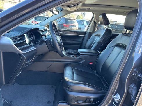 Used 2022 Jeep Grand Cherokee L Limited image 12