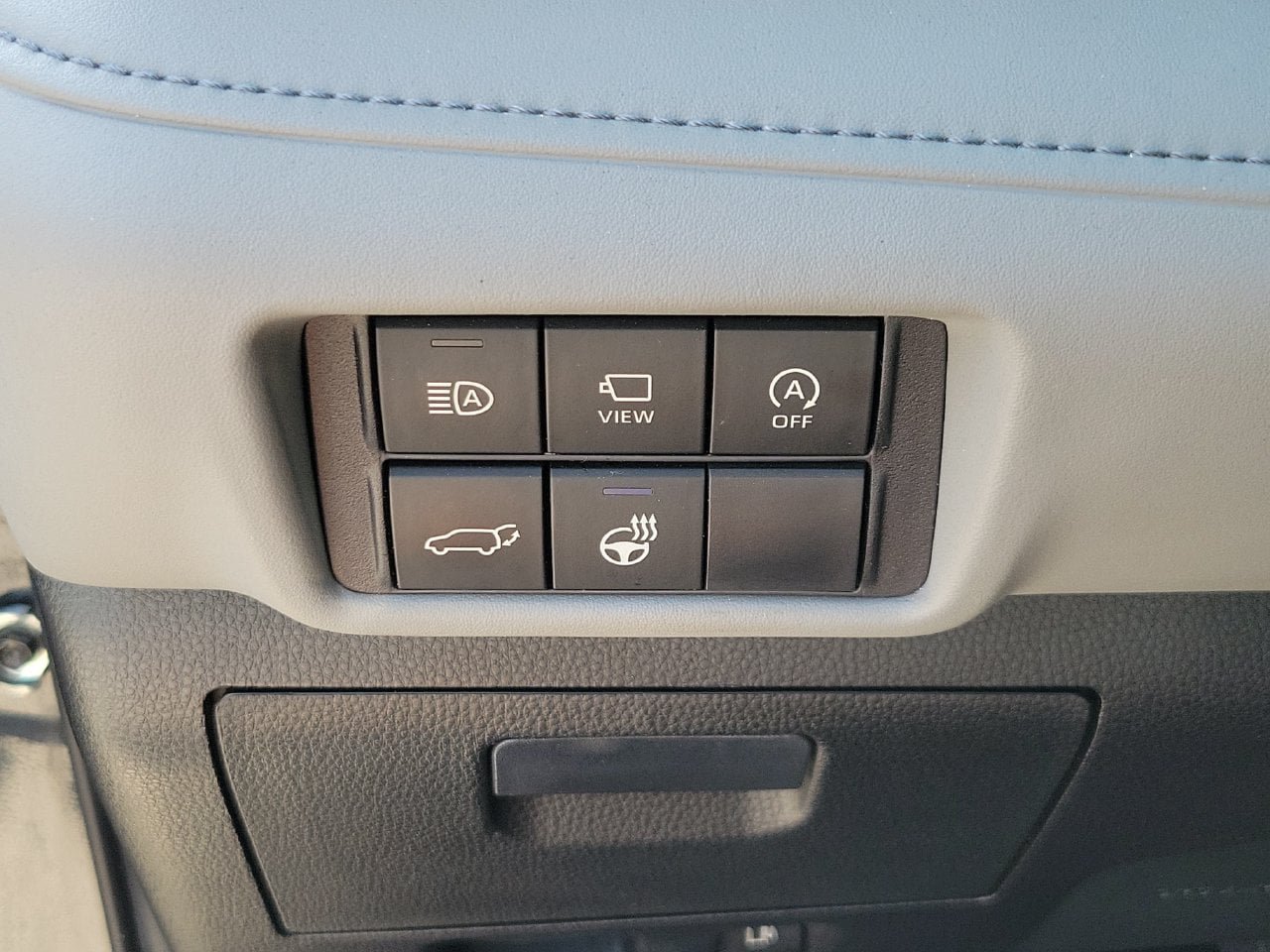 Used 2023 Toyota Highlander Platinum FWD image 32