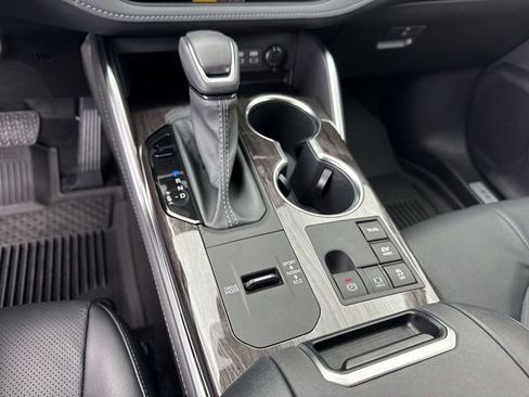 Used 2026 Toyota Highlander Limited image 21