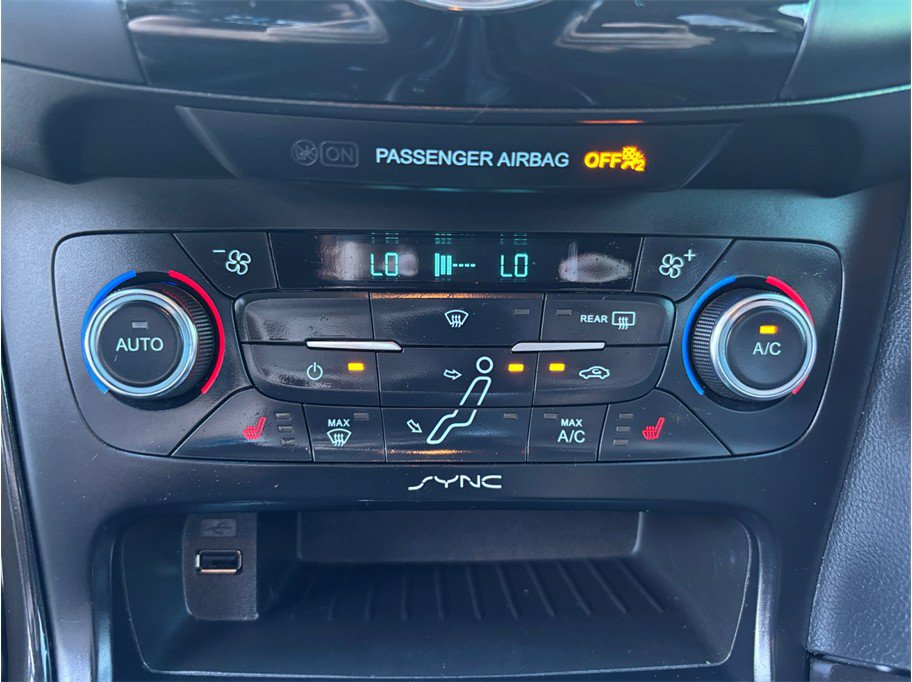 Used 2015 Ford Focus Titanium w/ Titanium Cold Weather Package FWD image 26