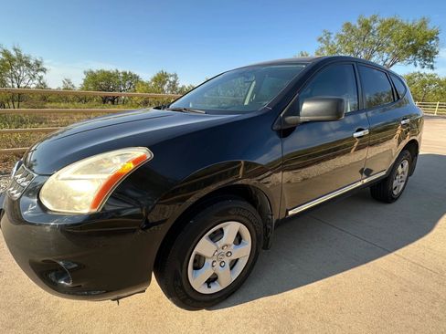 Used 2011 Nissan Rogue S image 2