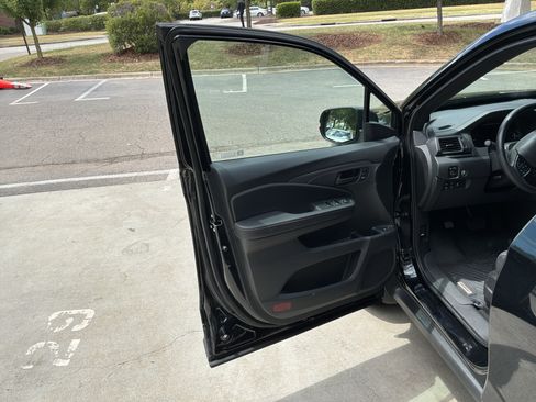 Used 2023 Honda Passport TrailSport image 14
