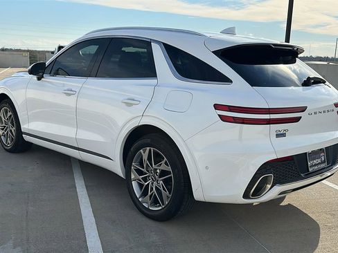 Used 2022 Genesis GV70 2.5T w/ Advanced Package image 11