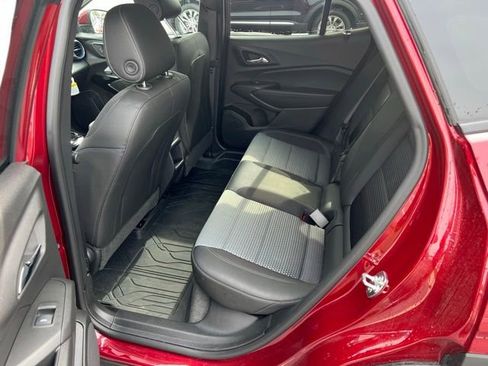 Used 2025 Chevrolet Trax LT w/ Driver Confidence Package FWD image 9