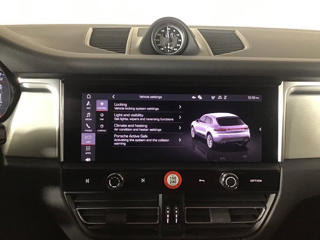 Certified 2026 Porsche Macan AWD/4WD image 36