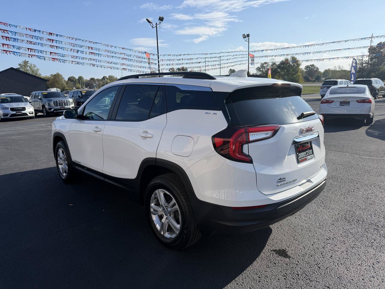 Used 2024 GMC Terrain SLE w/ Driver Convenience Package AWD/4WD image 8