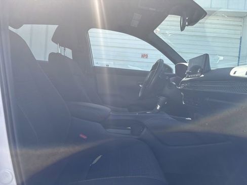 Used 2025 Honda HR-V Sport image 9