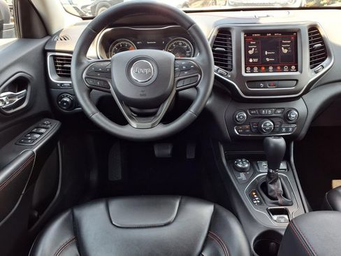 Used 2019 Jeep Cherokee Trailhawk w/ Cold Weather Group AWD/4WD image 12