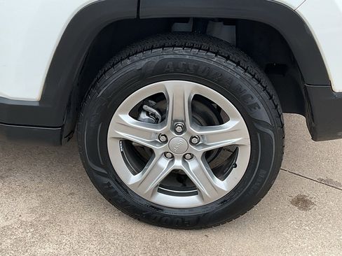 Used 2023 Jeep Compass Latitude image 8