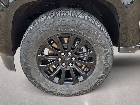 Used 2022 GMC Canyon Elevation w/ Elevation Premium Package AWD/4WD image 10