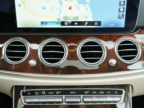 Used 2023 Mercedes-Benz E 350 Sedan image 15