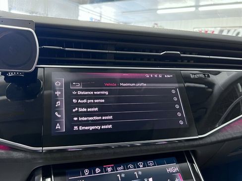 Used 2019 Audi Q8 Prestige image 25