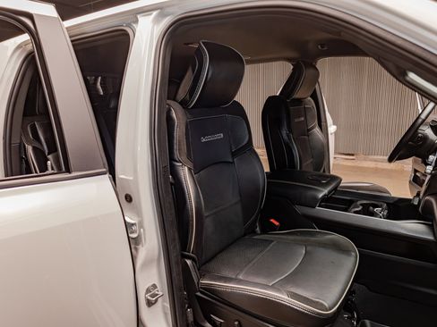 Used 2024 RAM 2500 Laramie w/ Night Edition image 30