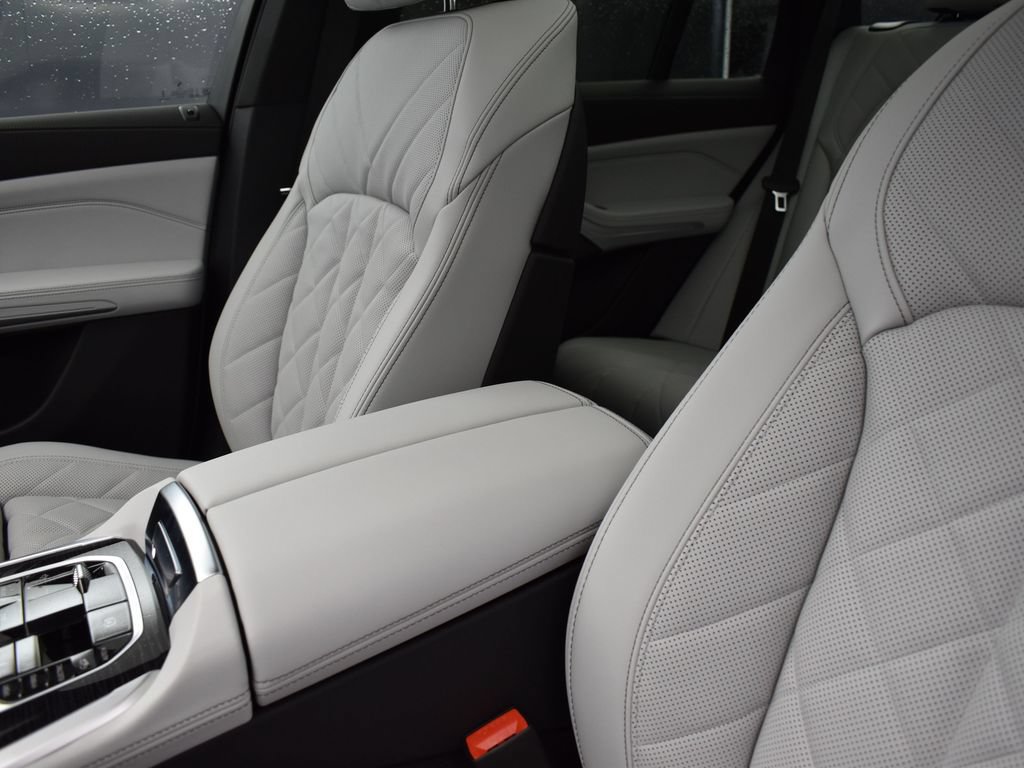 Used 2026 BMW X5 xDrive50e w/ M Sport Package AWD/4WD image 14