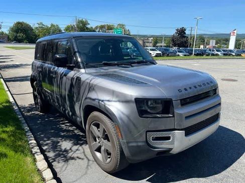 Used 2023 Land Rover Defender 110 SE AWD/4WD image 3