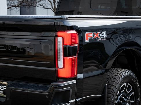 Used 2025 Ford F250 Platinum image 9