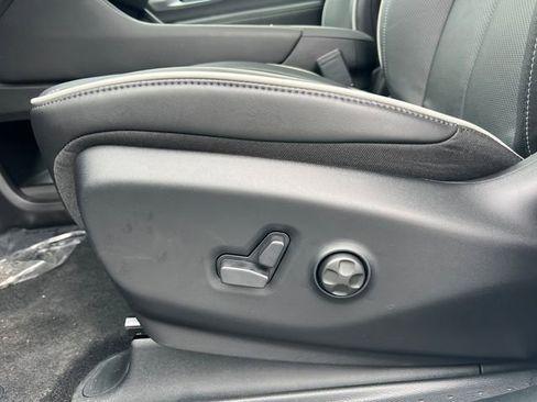 New 2026 Chrysler Pacifica Limited w/ Uconnect Theater Family Group image 12