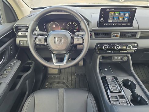 Certified 2025 Honda Pilot EX-L image 10