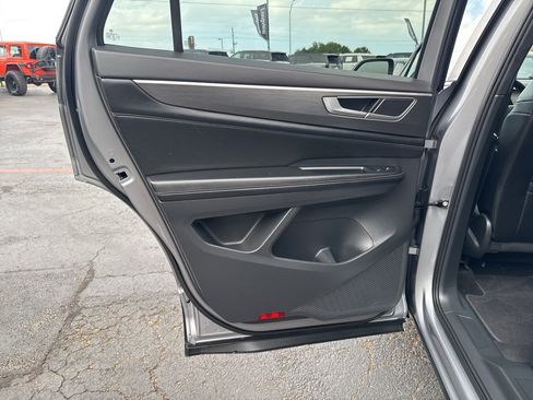 Used 2024 Volkswagen Atlas Cross Sport SE image 31