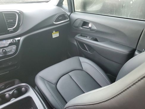 New 2026 Chrysler Voyager LX image 12