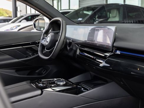 Used 2024 BMW 530i xDrive 530i xDrive image 47