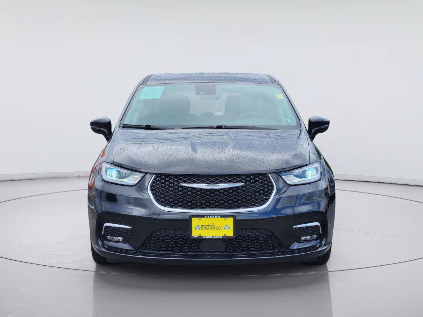 Used 2024 Chrysler Pacifica Touring-L FWD image 2
