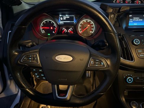 Used 2017 Ford Focus ST image 25