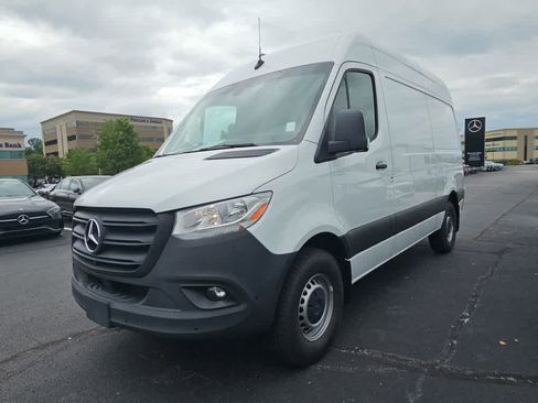 Used 2024 Mercedes-Benz Sprinter 2500 image 5