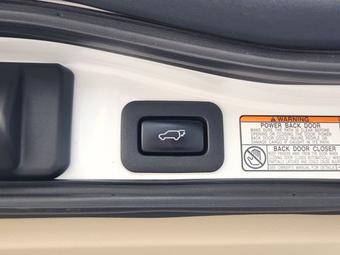 Used 2016 Lexus LX 570 4WD w/ Luxury Package image 39