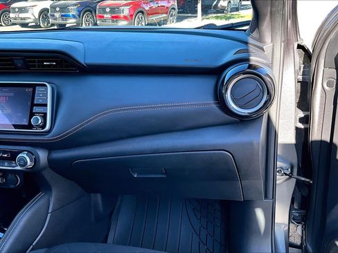 Used 2020 Nissan Kicks SR image 18