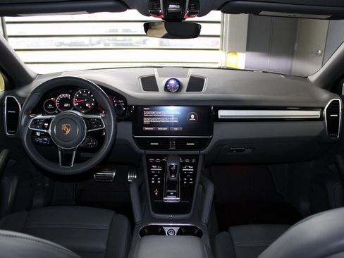 Used 2023 Porsche Cayenne S image 27