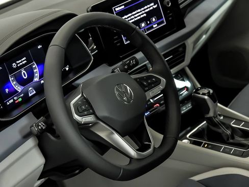 Certified 2026 Volkswagen Jetta SE w/ Black Wheel Package FWD image 10