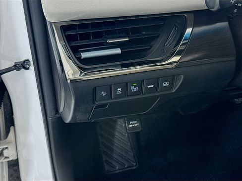 Used 2018 Toyota Avalon Limited image 10