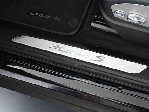 Certified 2022 Porsche Macan S image 16
