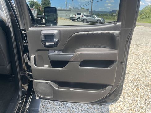 Used 2017 GMC Sierra 2500 SLT w/ All-Terrain HD Package AWD/4WD image 16
