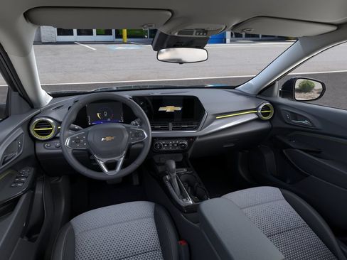 New 2026 Chevrolet Trax LT w/ LT Convenience Package FWD image 15