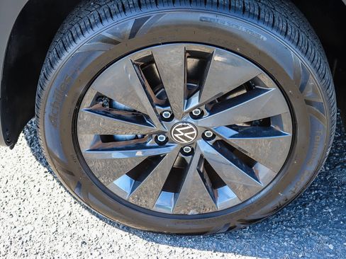 Used 2022 Volkswagen Taos S image 11