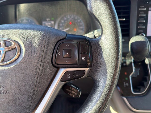 Used 2020 Toyota Sienna LE w/ LE Preferred Package FWD image 23
