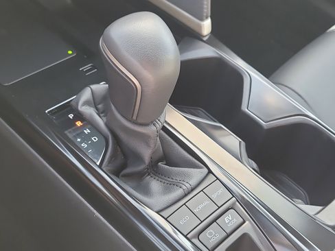 Used 2025 Toyota Camry SE FWD image 26
