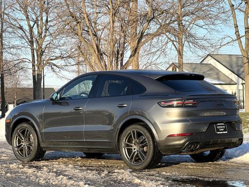 Certified 2021 Porsche Cayenne Coupe image 3