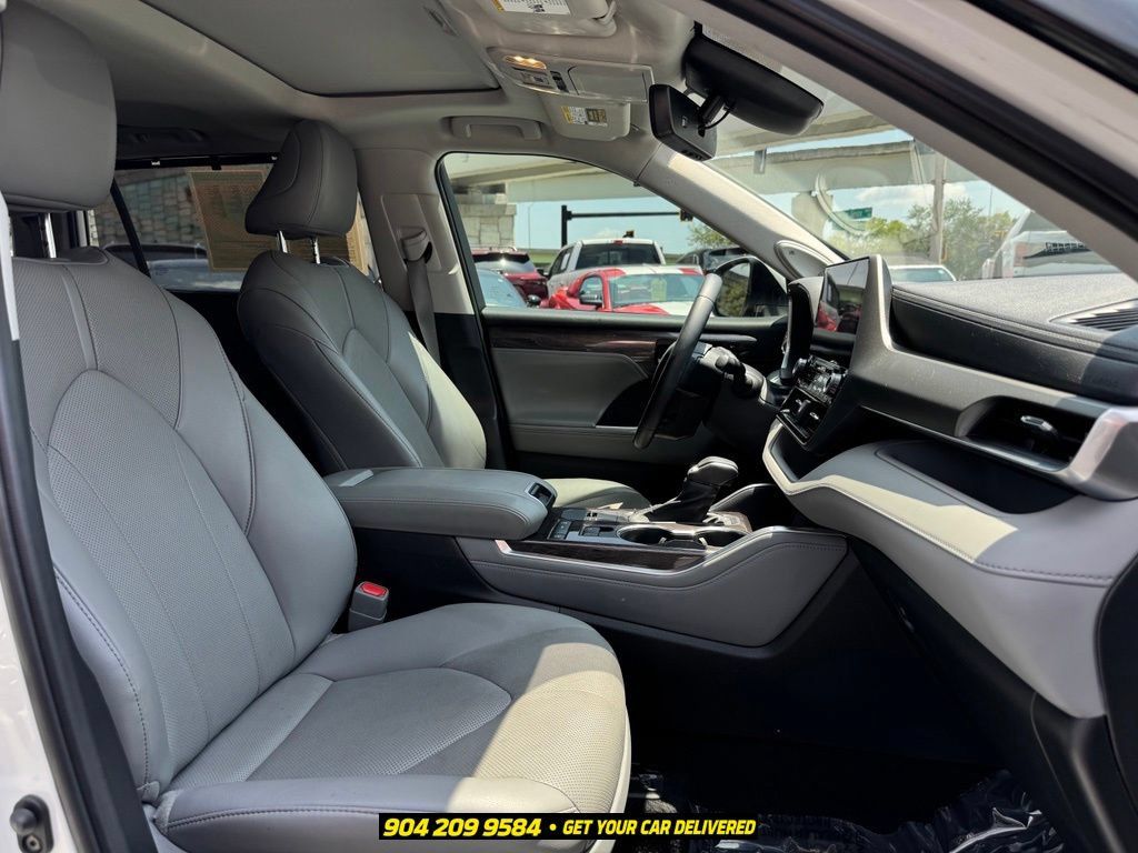 Used 2021 Toyota Highlander Limited FWD image 42