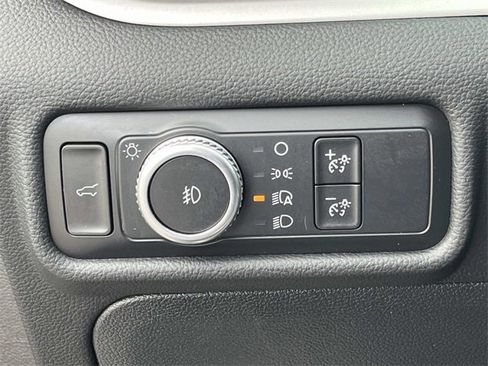 Used 2020 Ford Explorer XLT w/ Equipment Group 202A image 27