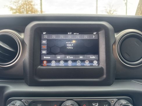 Certified 2020 Jeep Wrangler Sport image 23