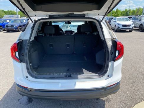 Used 2022 GMC Terrain SLE w/ Elevation Edition image 25